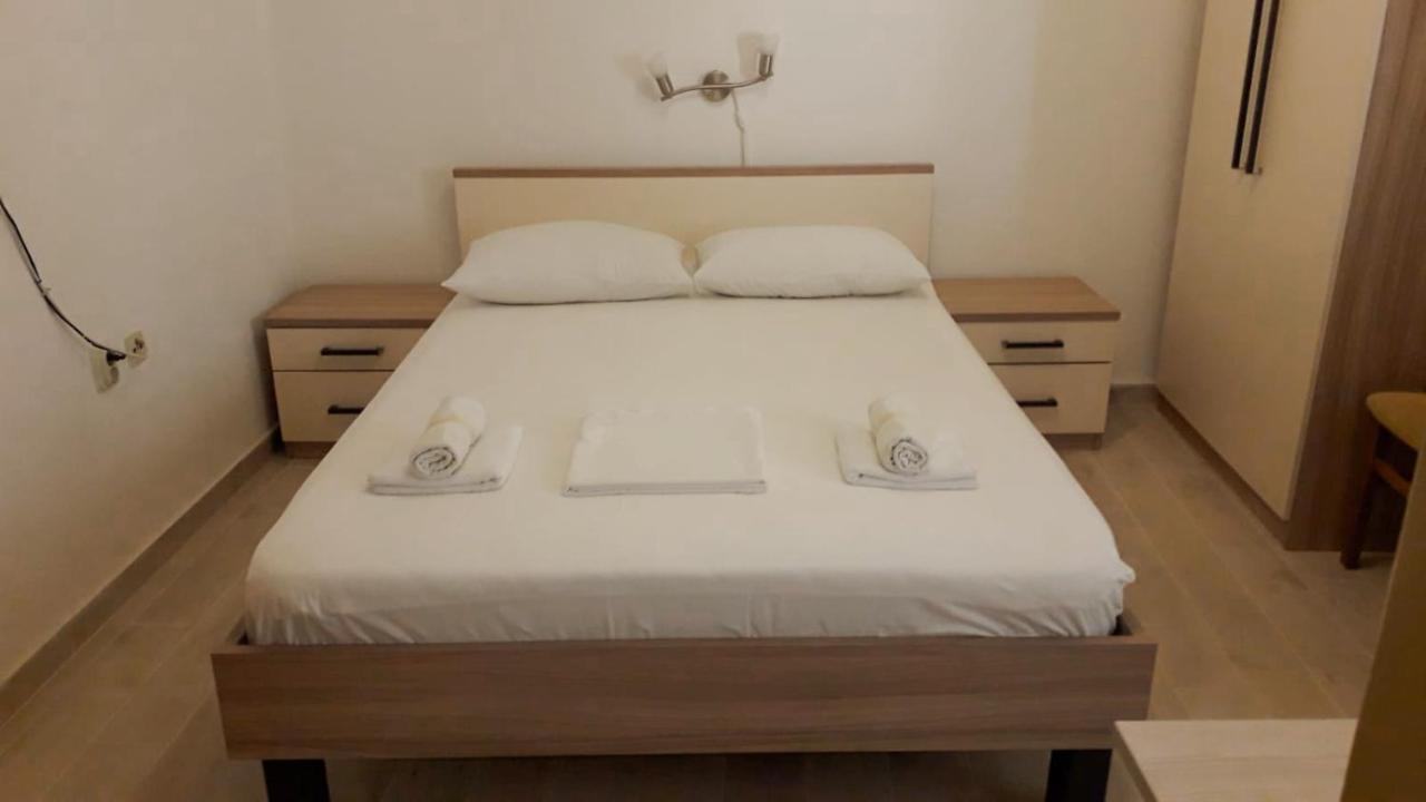 Apartments Dragica Milna  Luaran gambar