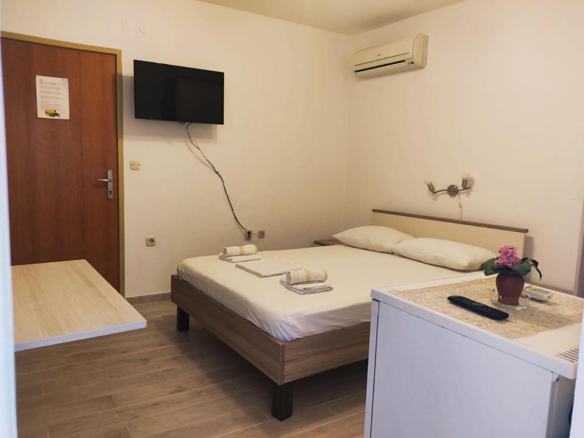 Apartments Dragica Milna  Luaran gambar