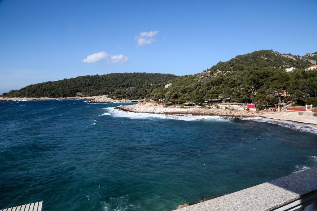 Apartments Dragica Milna  Luaran gambar