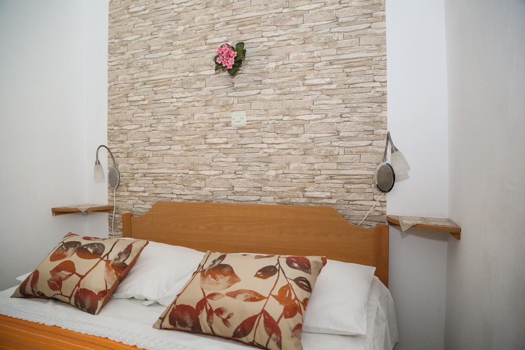 Apartments Dragica Milna  Luaran gambar