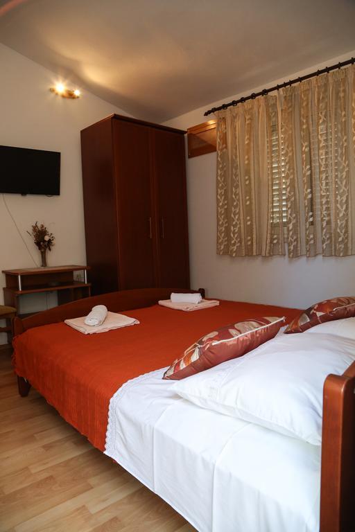 Apartments Dragica Milna  Luaran gambar