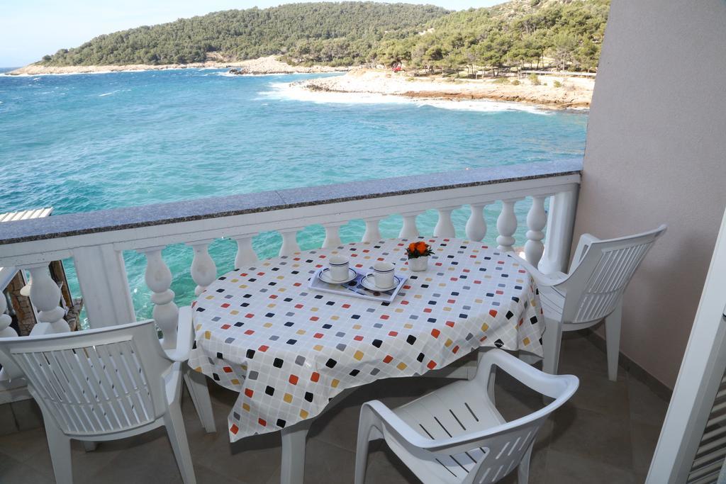Apartments Dragica Milna  Luaran gambar