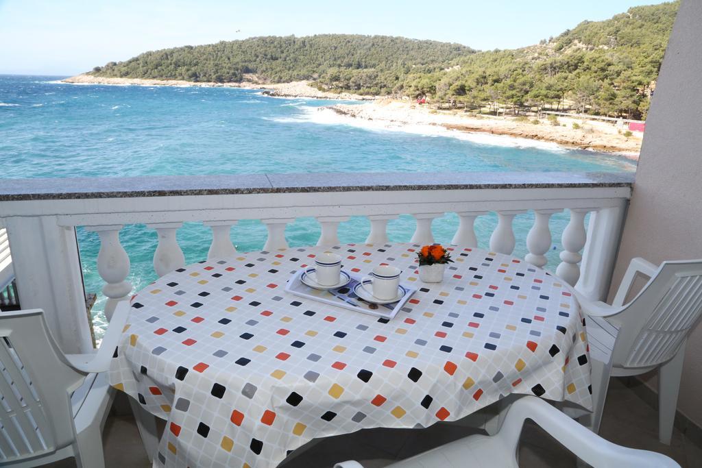 Apartments Dragica Milna  Luaran gambar