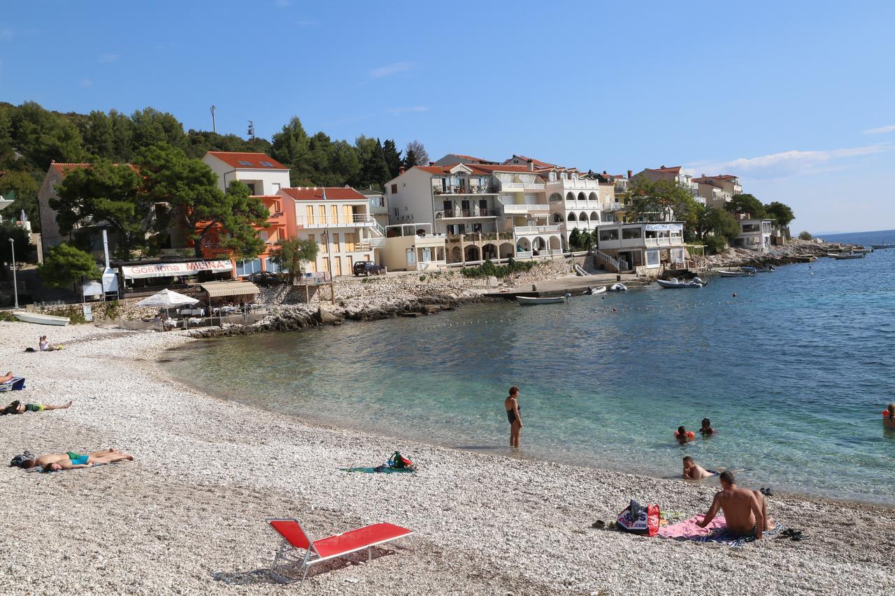 Apartments Dragica Milna  Luaran gambar